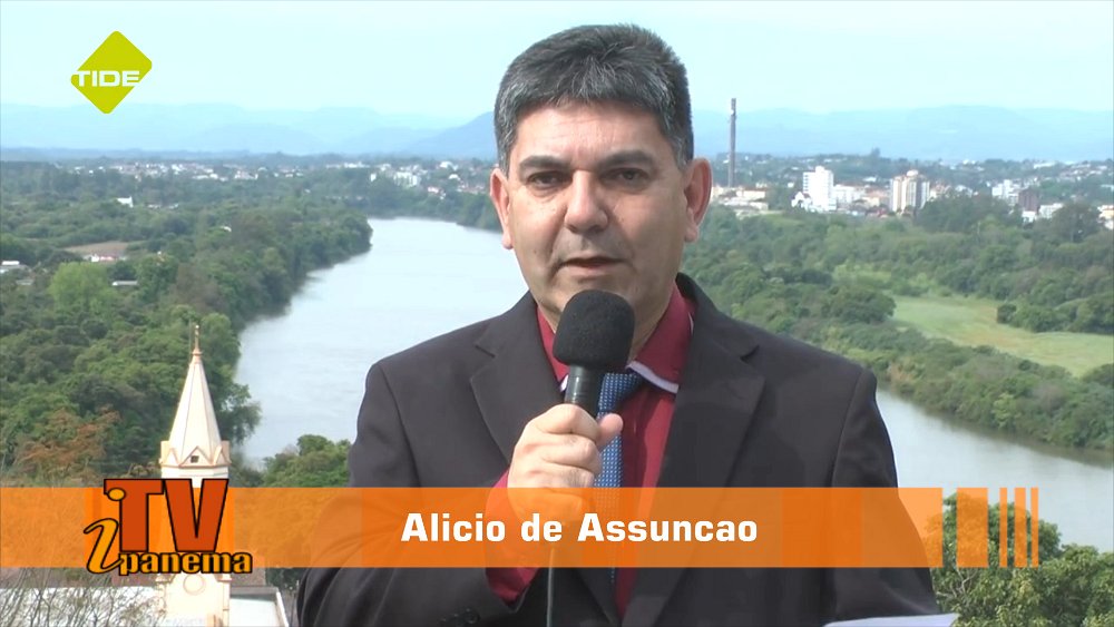 Alicio de Assuncao, exclusiv Reporter Tv Ipanema in Suedbrasilien berichtet ueber den Wahlergebnisse nach dem Impeachtment in Brasilien